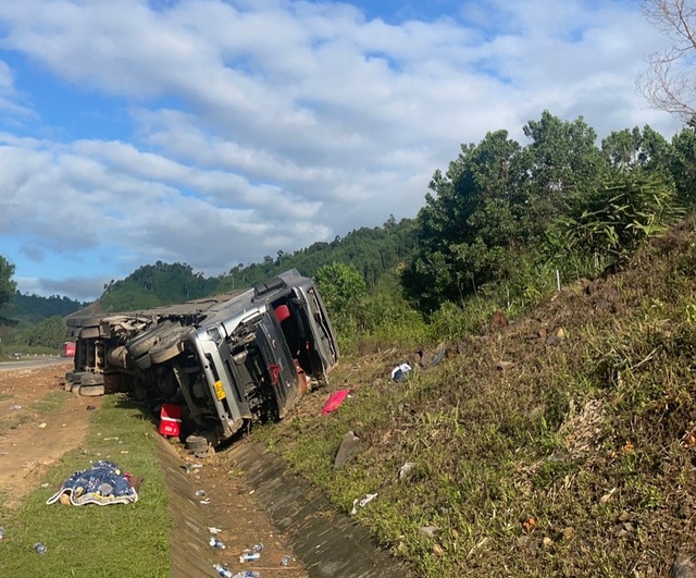 Tai nạn lại xảy ra trên tuyến cao tốc La Sơn – Túy Loan, tài xế tử vong- Ảnh 1.