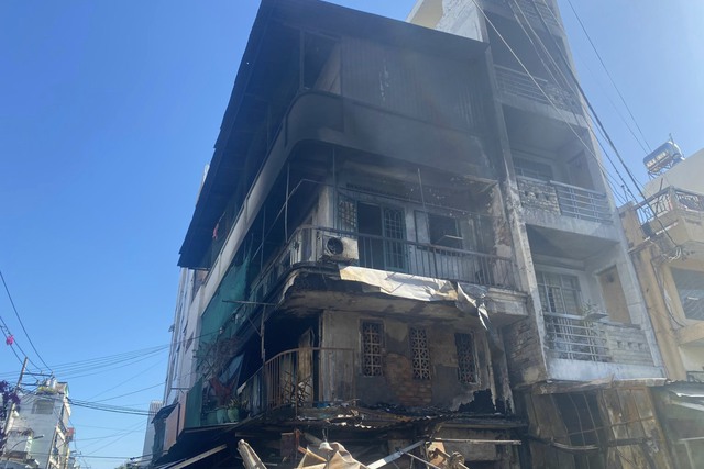 3 ki-ốt và căn nhà 5 tầng bị ảnh hưởng bởi vụ cháy ở quận Tân Phú- Ảnh 2.