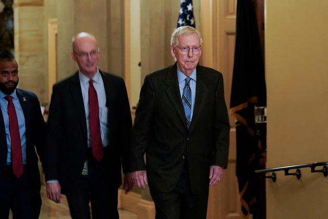 Lãnh đạo phe thiểu số Đảng Cộng hòa tại Thượng viện Mỹ Mitch McConnell sau khi tuyên bố từ chức  tại Washington - Mỹ ngày 28-2 Ảnh: REUTERS