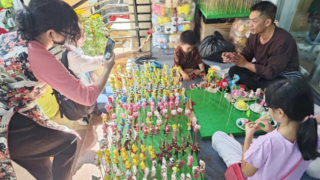 Trà hoa vàng 1,5 triệu đồng/100gram tại chợ Tết TP HCM- Ảnh 8.