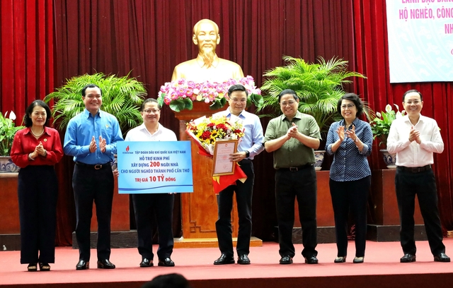 Thủ tướng Phạm Minh Chính tặng quà, chúc Tết người dân tại Cần Thơ- Ảnh 9.