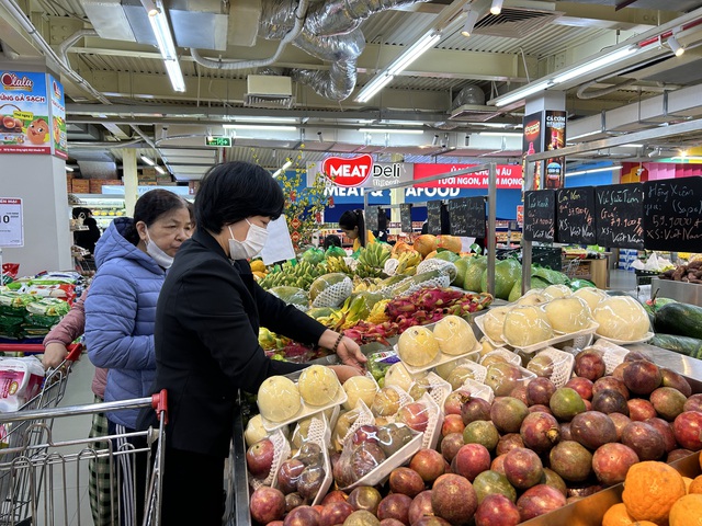Nhiều siêu thị mở cửa trở lại ngày mùng 2 Tết Nguyên đán- Ảnh 1.