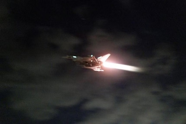 Máy bay Typhoon của Lực lượng Không quân Hoàng gia Anh (RAF) cất cánh trong đợt tấn công nhằm vào các mục tiêu của Houthi vào ngày 3-2. Ảnh: Reuters