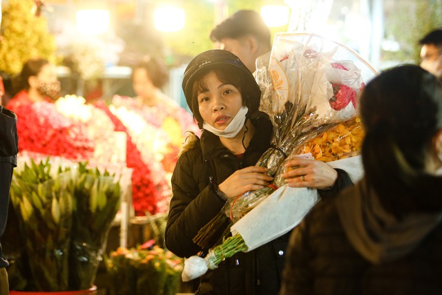 Chợ hoa Quảng Bá nhộn nhịp những ngày cận Tết Giáp Thìn 2024- Ảnh 12.