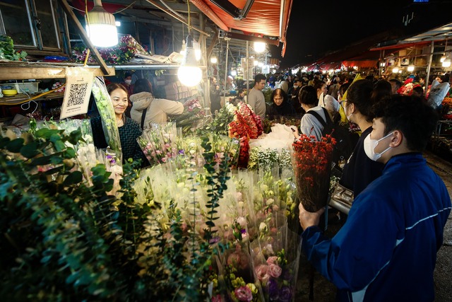 Chợ hoa Quảng Bá nhộn nhịp những ngày cận Tết Giáp Thìn 2024- Ảnh 8.