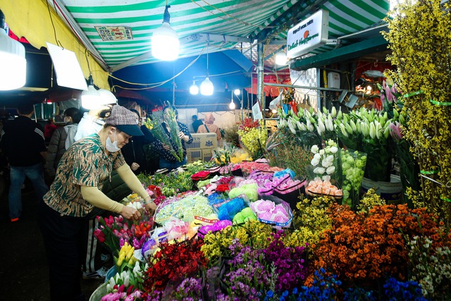 Chợ hoa Quảng Bá nhộn nhịp những ngày cận Tết Giáp Thìn 2024- Ảnh 2.