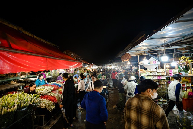 Chợ hoa Quảng Bá nhộn nhịp những ngày cận Tết Giáp Thìn 2024- Ảnh 15.