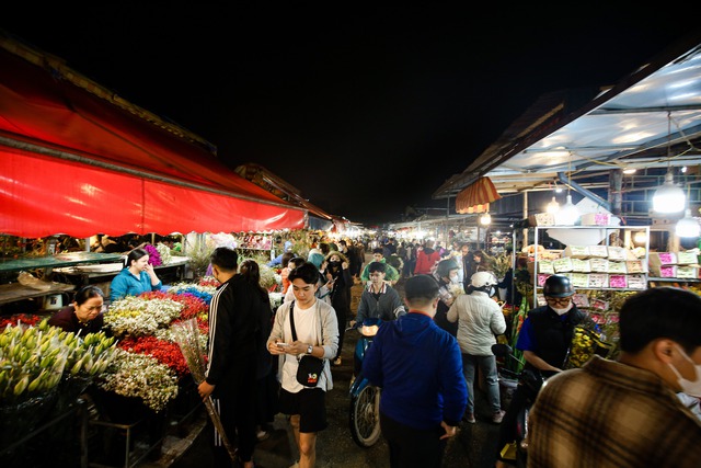 Chợ hoa Quảng Bá nhộn nhịp những ngày cận Tết Giáp Thìn 2024- Ảnh 3.