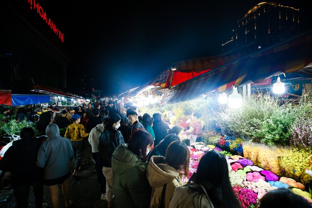 Chợ hoa Quảng Bá nhộn nhịp những ngày cận Tết Giáp Thìn 2024- Ảnh 6.