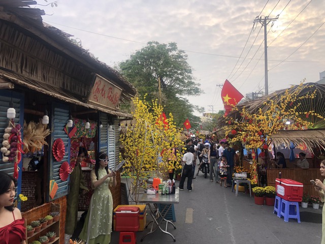 CLIP: Độc đáo “Chợ quê ngày Tết” giữa lòng thành phố- Ảnh 3.