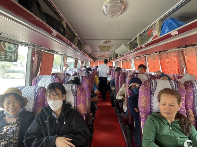 Chuyến xe yêu thương chở đồng hương Quảng Nam về quê đón Tết- Ảnh 2.