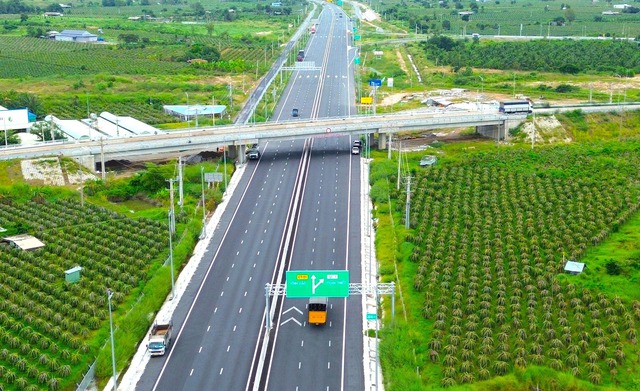 Năm 2023 toàn ngành GTVT đã hoàn thành, đưa vào khai thác 20 dự án, trong đó riêng đường bộ cao tốc với 9 dự án dài 475 km