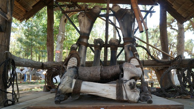 Ghế của "vua săn voi" độc nhất vô nhị tại Việt Nam- Ảnh 1.