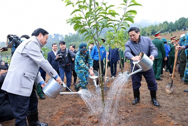 Thủ tướng Phạm Minh Chính cùng Phó Thủ tướng Trần Hồng Hà trồng cây tại Khu Di tích K9 - Đá Chông năm 2023