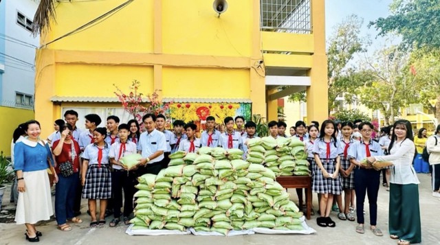 "Xuân sum vầy - Tết sẻ chia": Học sinh vui Tết, thầy cô yên lòng- Ảnh 1.