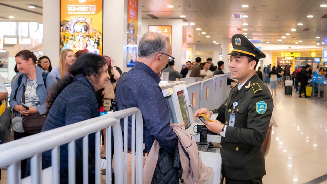 Sân bay Nội Bài - cửa ngõ Thủ đô khác lạ ngày cuối năm- Ảnh 18.