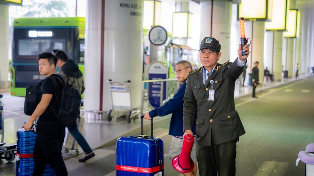 Sân bay Nội Bài - cửa ngõ Thủ đô khác lạ ngày cuối năm- Ảnh 6.