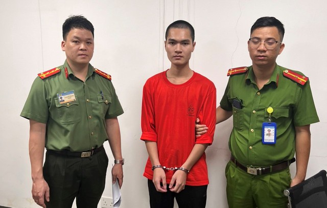 Vừa đáp máy bay xuống Đà Nẵng, 2 nam thanh niên lập tức bị bắt giữ- Ảnh 1.