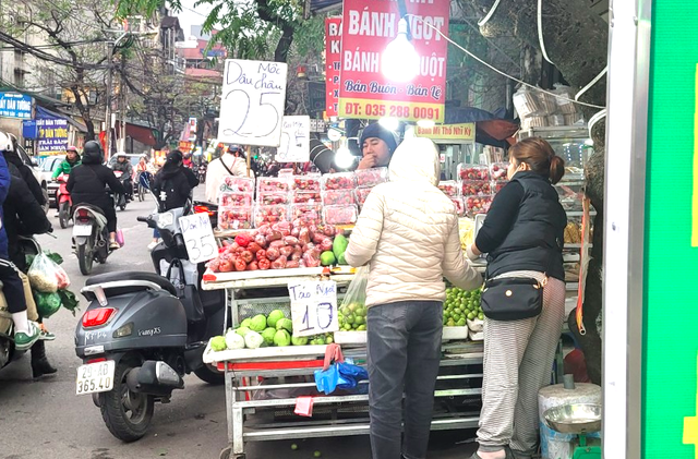 Dâu tây xuống phố, nông dân thu về trăm triệu đồng mỗi ha- Ảnh 3.