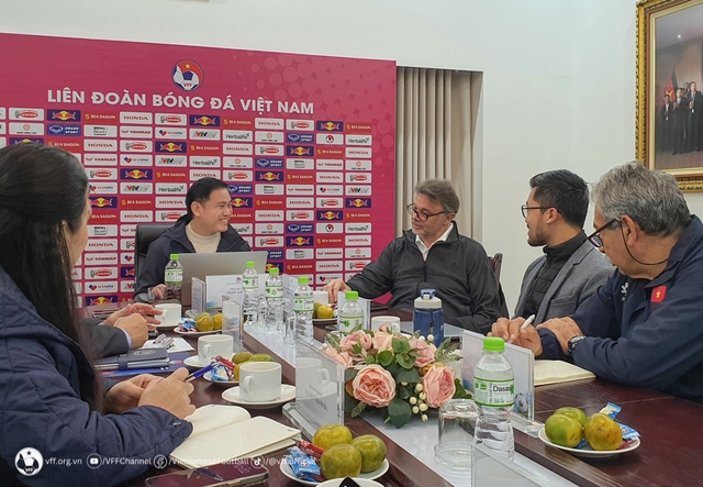 HLV Troussier nói gì trước khi tuyển Việt Nam tái đấu Indonesia? - Ảnh 1.