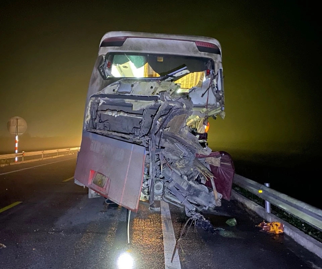 Vụ tai nạn trên đường cao tốc Cam Lộ - La Sơn: 2 người  tử vong là vợ chồng trẻ - Ảnh 2.