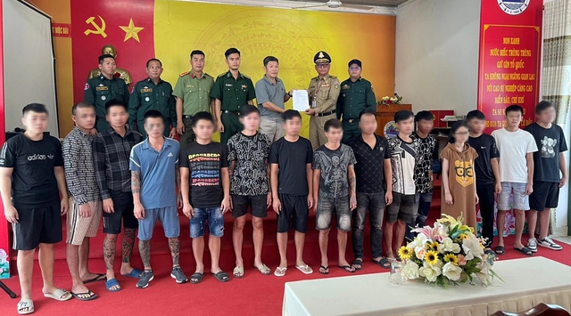 Tiếp nhận 15 công dân Việt Nam bị lừa, cưỡng bức lao động ở Campuchia- Ảnh 1.