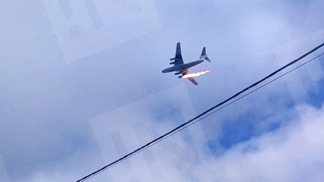 Máy bay quân sự Nga gặp nạn, 15 người "lành ít dữ nhiều"- Ảnh 1.