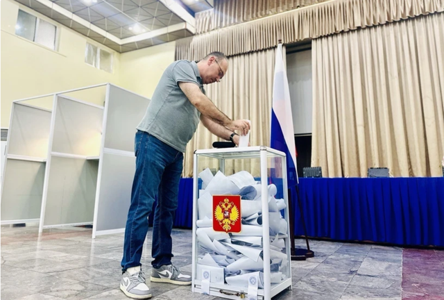 Cử tri Nga tại Việt Nam bỏ phiếu bầu cử Tổng thống Nga- Ảnh 1.