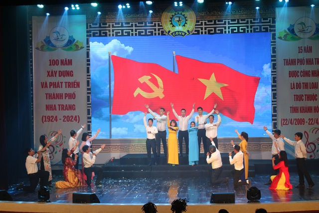 Hội thi văn nghệ chào mừng 100 năm thành phố Nha Trang- Ảnh 4.