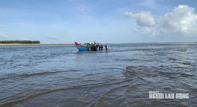 Thi thể ngư dân trôi dạt trên vùng biển Quảng Bình- Ảnh 1.
