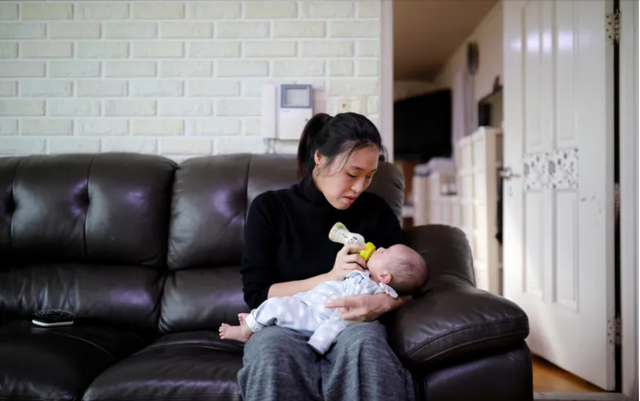 Nhiều phụ nữ ở Hàn Quốc lựa chọn không kết hôn và sinh con do đối mặt nhiều áp lực.Ảnh: REUTERS