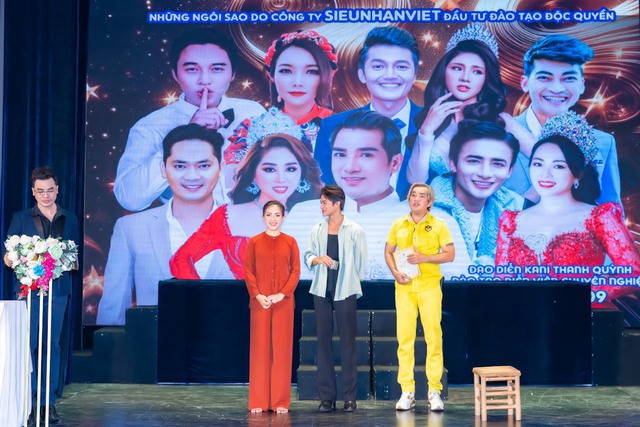 Đạo diễn Thanh Quỳnh xúc động tại họp báo Gương mặt sân khấu, điện ảnh triển vọng 2024- Ảnh 1.