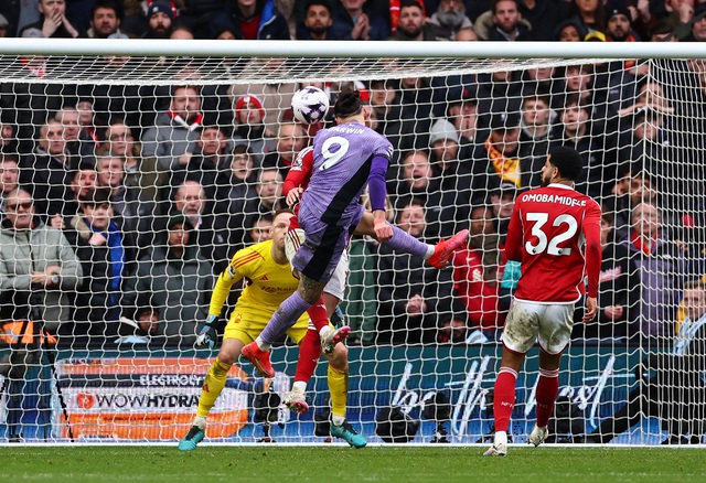 Nottingham gục ngã phút 90+9, Liverpool trụ vững ngôi đầu Premier League- Ảnh 4.