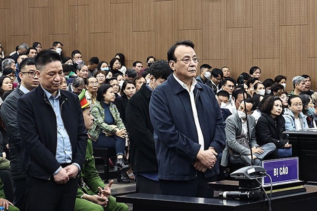 Bị cáo Đỗ Anh Dũng trả lời thẩm vấn tại tòa Ảnh: Mạnh Nguyễn