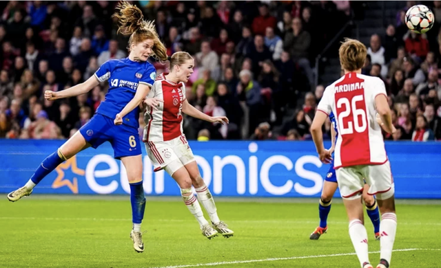 Đè bẹp Ajax, Chelsea đặt một chân vào bán kết Champions League nữ- Ảnh 2.