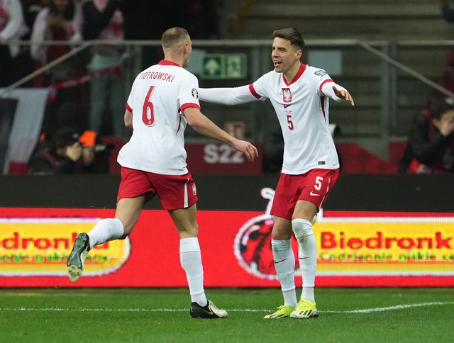 Lewandowski dạo chơi vòng play-off EURO, Ba Lan đè bẹp 