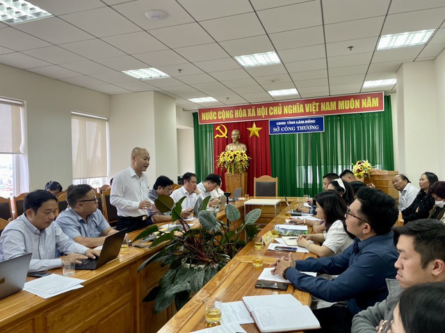 TP HCM làm việc với tỉnh Lâm Đồng về tiêu chuẩn đưa rau củ quả vào siêu thị- Ảnh 1.