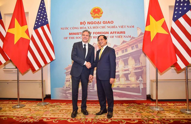 Bộ trưởng Bộ Ngoại giao Bùi Thanh Sơn và Ngoại trưởng Mỹ  Antony Blinken ngày 15-4-2023 tại Hà Nội.Ảnh: Bộ Ngoại giao