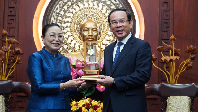 Bí thư Thành ủy TP HCM Nguyễn Văn Nên tiếp tân Đại sứ Lào tại Việt Nam- Ảnh 3.