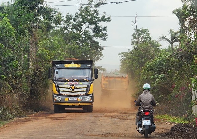 Lãnh đạo tỉnh Đắk Lắk lên tiếng vụ đem đất cao tốc đổ vào rẫy người dân- Ảnh 2.