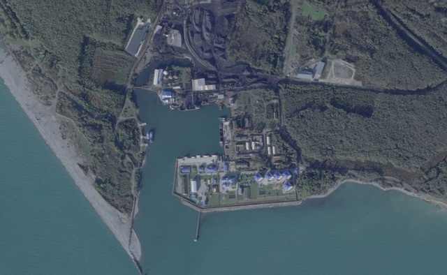 Hình ảnh vệ tinh cho thấy công tác xây dựng căn cứ mới cho Hạm đội Biển Đen được triển khai tại cảng Ochamchire, Cộng hòa Abkhazia ly khai khỏi Georgia - Ảnh: Telegraph