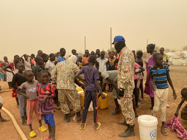 Thanh niên Đội công binh tình nguyện làm đường, mang nước sạch đến với người dân châu Phi- Ảnh 3.