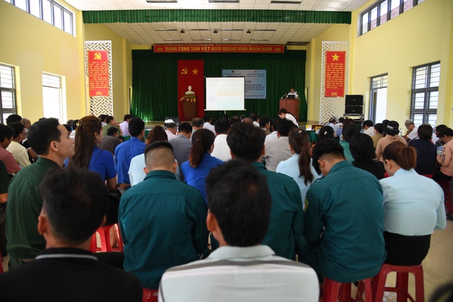 Vùng Cảnh sát biển 2 tuyên truyền phòng chống IUU trên địa bàn tỉnh Quảng Ngãi- Ảnh 1.