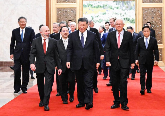 Chủ tịch Trung Quốc Tập Cận Bình tiếp đại diện các cộng đồng doanh nghiệp, chiến lược gia và học giả Mỹ  tại thủ đô Bắc Kinh hôm 27-3Ảnh: Tân Hoa Xã
