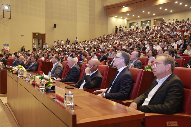 Năm tỉ phú USD thế giới đang dự hội nghị xúc tiến đầu tư ở Bình Định- Ảnh 1.