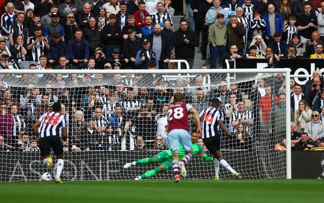 Rượt đuổi 7 bàn, Newcastle thắng nghẹt thở West Ham - Ảnh 2.