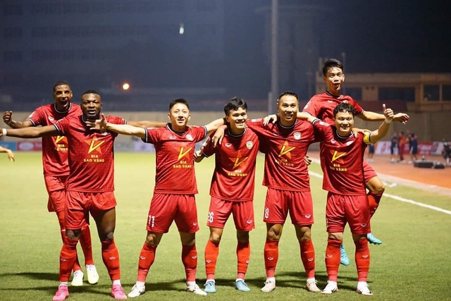 HLV Nguyễn Thành Công hướng mục tiêu giúp Hồng Lĩnh Hà Tĩnh trụ hạng  thành công ở V-League mùa nàyẢnh: VFF