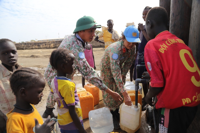 Đội Công binh Việt Nam mang nước sạch đến với người dân Abyei trong mùa khô- Ảnh 5.