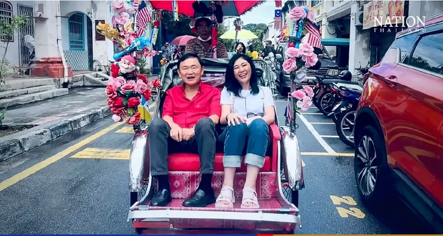 Ông Thaksin và bà Yingluck trong chuyến du lịch ở Penang - Malaysia hồi tháng 9-2022