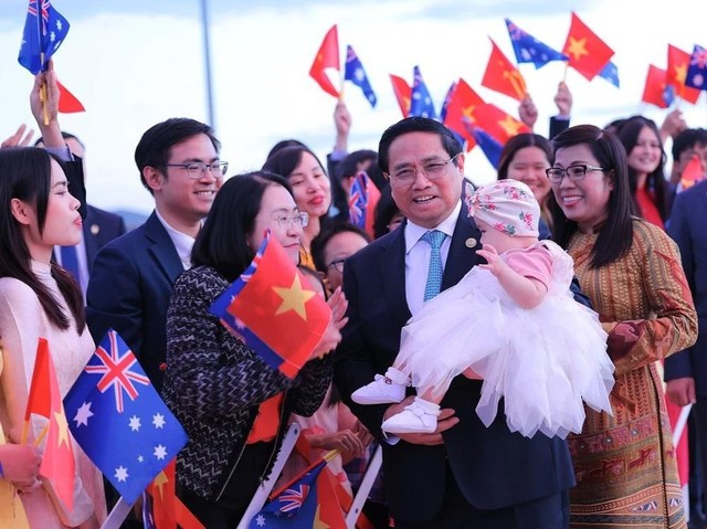 Thủ tướng Phạm Minh Chính và Phu nhân tới Canberra, bắt đầu thăm Úc- Ảnh 1.